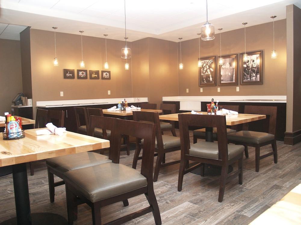 Holiday Inn Salina By Ihg Екстериор снимка