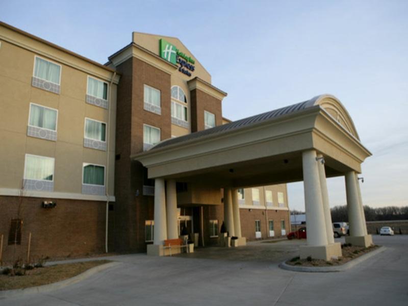Holiday Inn Salina By Ihg Екстериор снимка