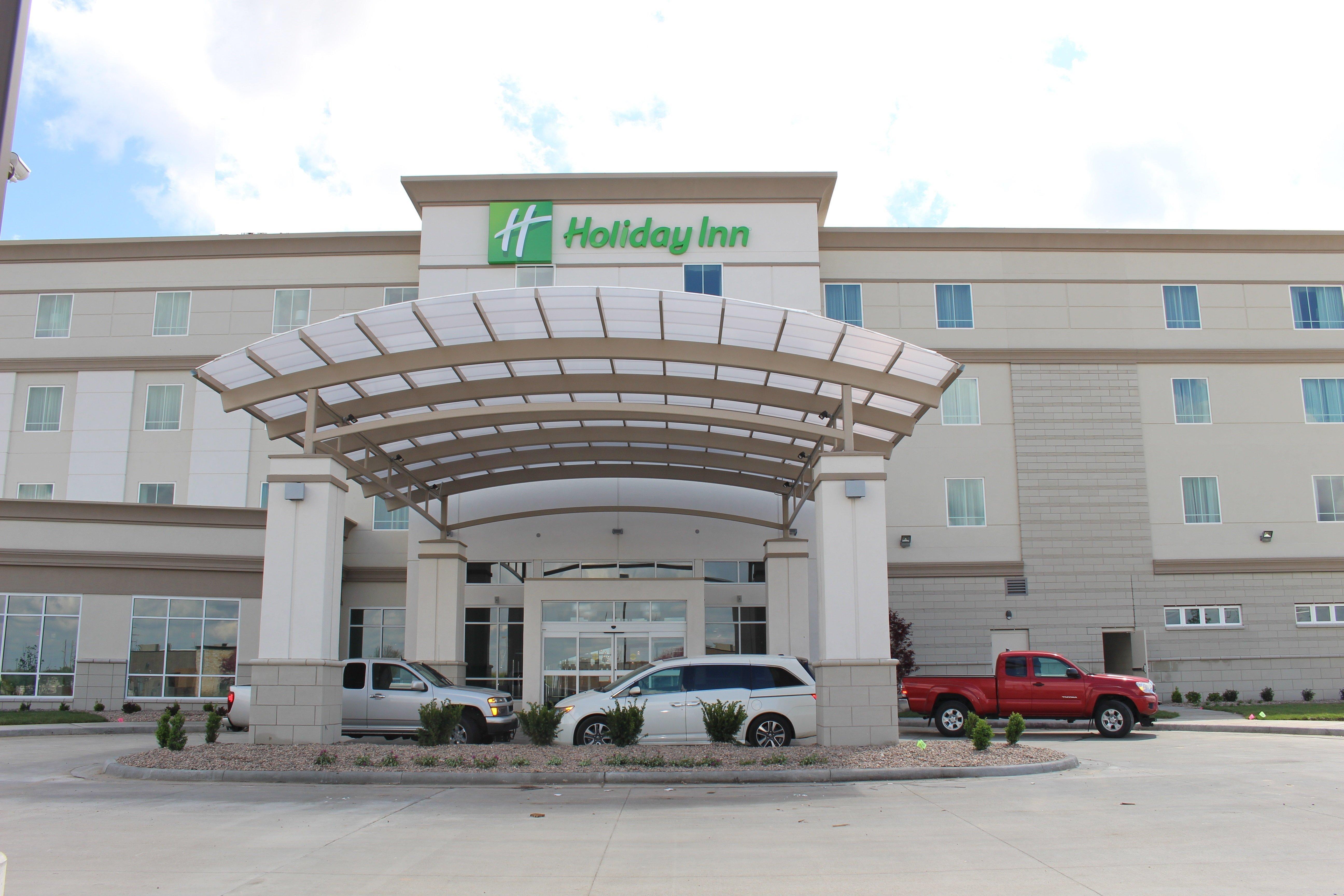 Holiday Inn Salina By Ihg Екстериор снимка