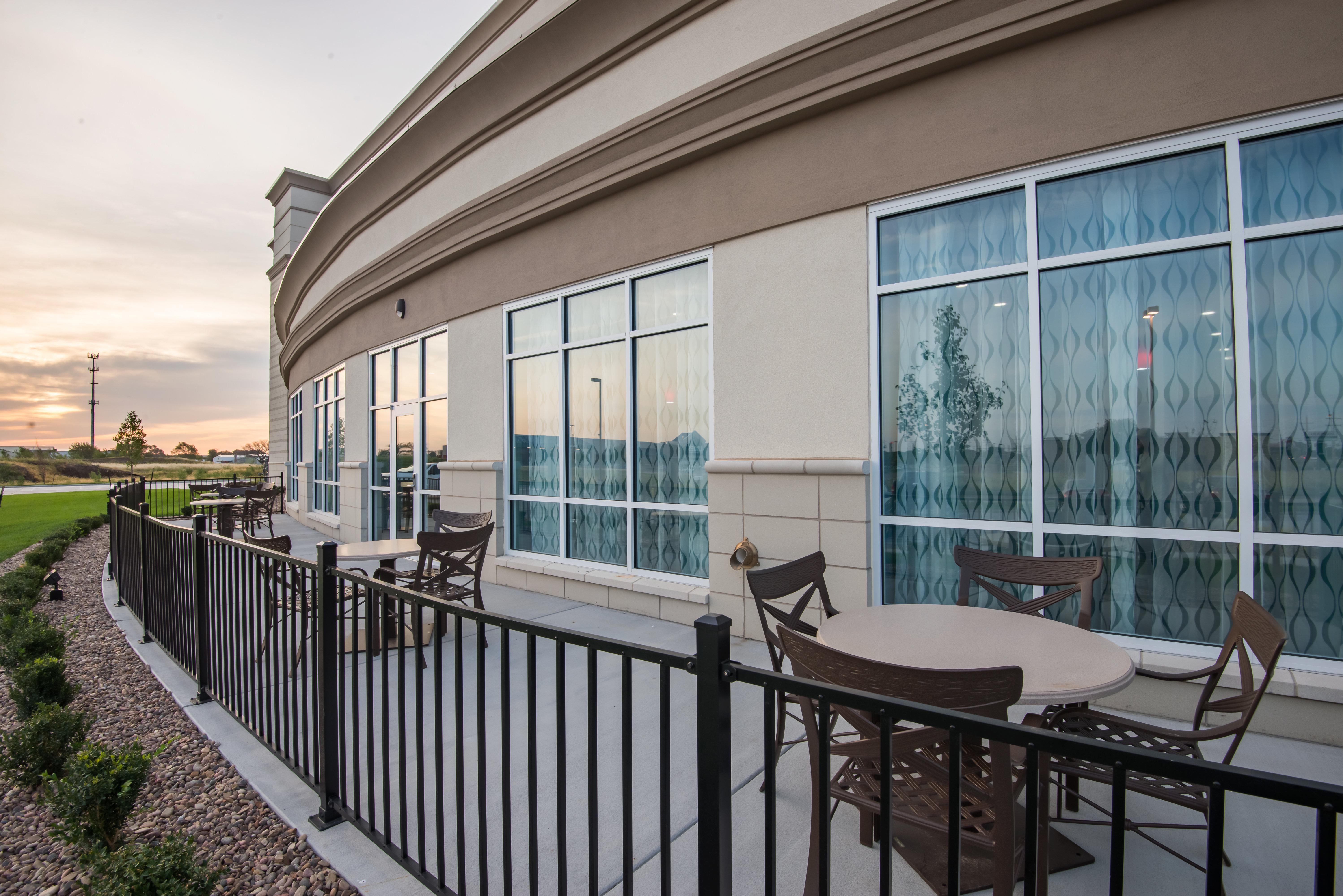 Holiday Inn Salina By Ihg Екстериор снимка