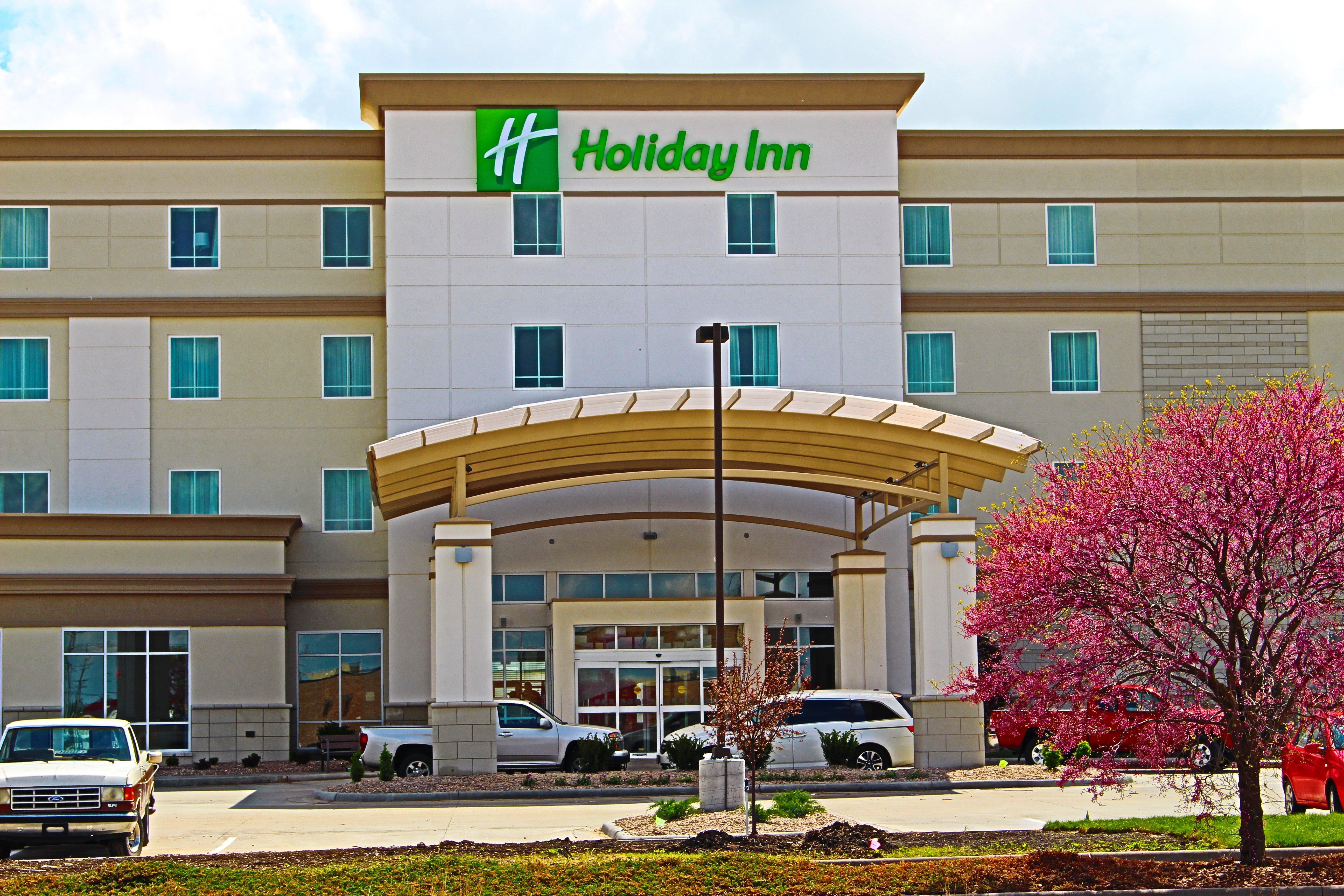 Holiday Inn Salina By Ihg Екстериор снимка