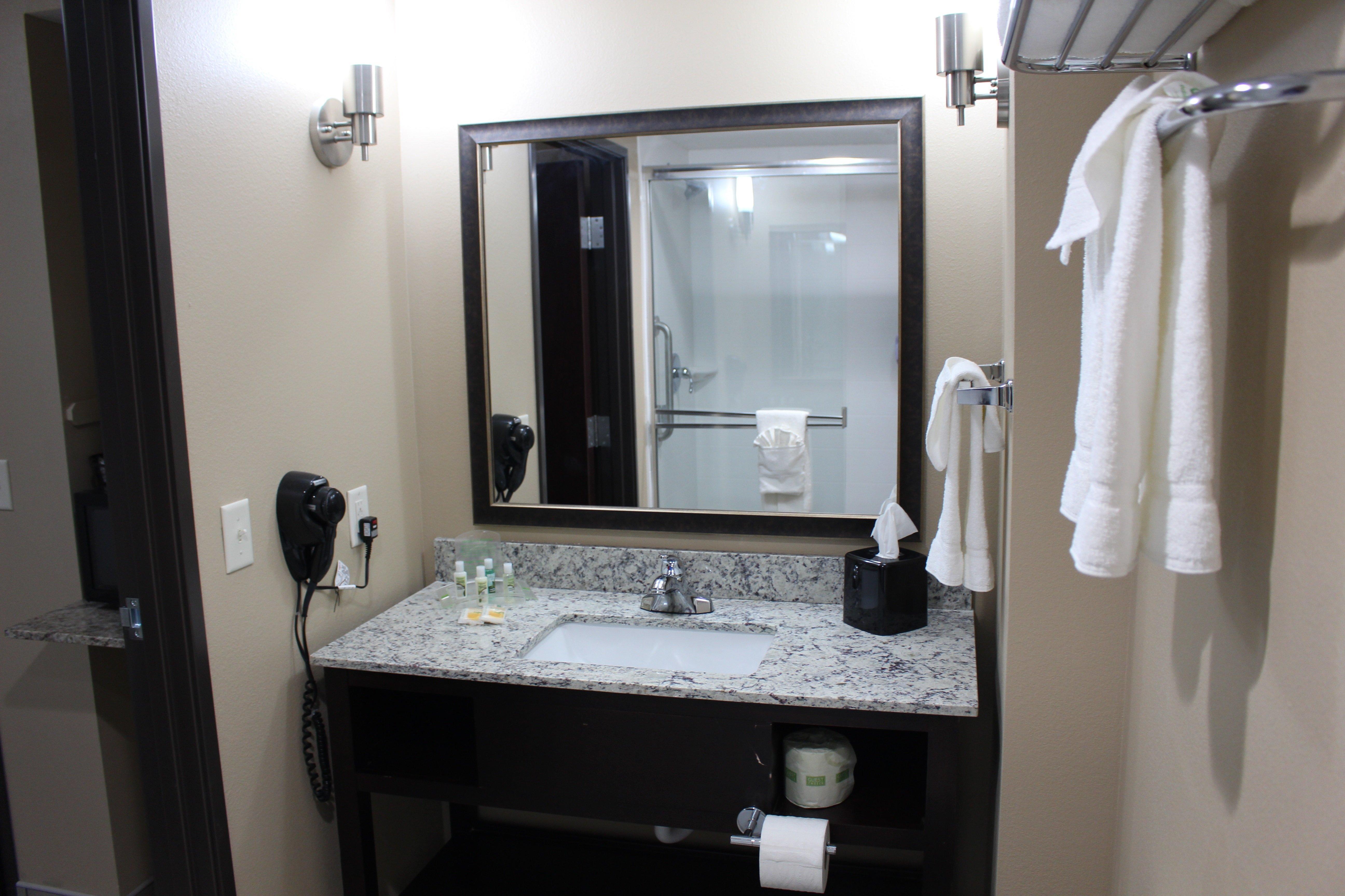 Holiday Inn Salina By Ihg Екстериор снимка