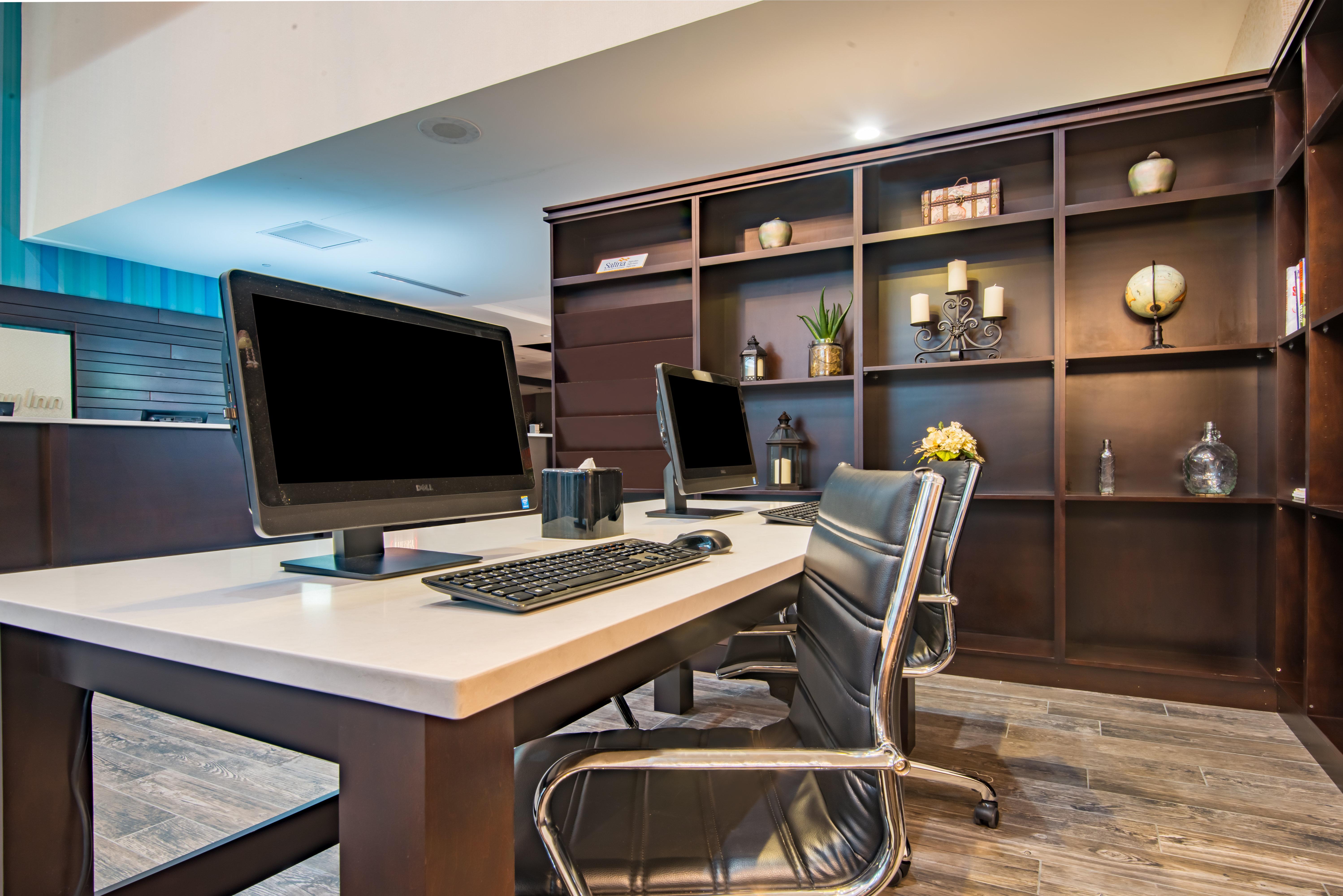 Holiday Inn Salina By Ihg Екстериор снимка