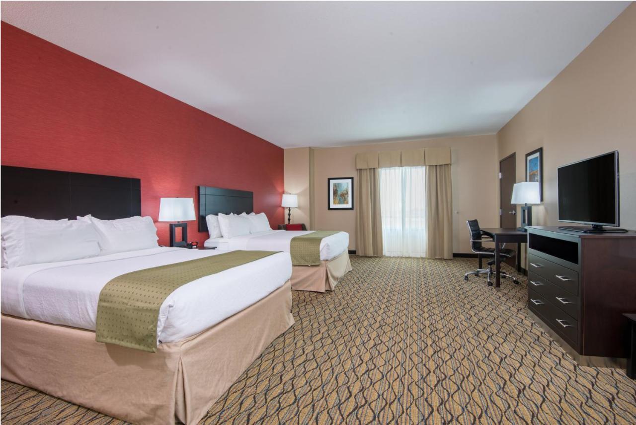 Holiday Inn Salina By Ihg Екстериор снимка