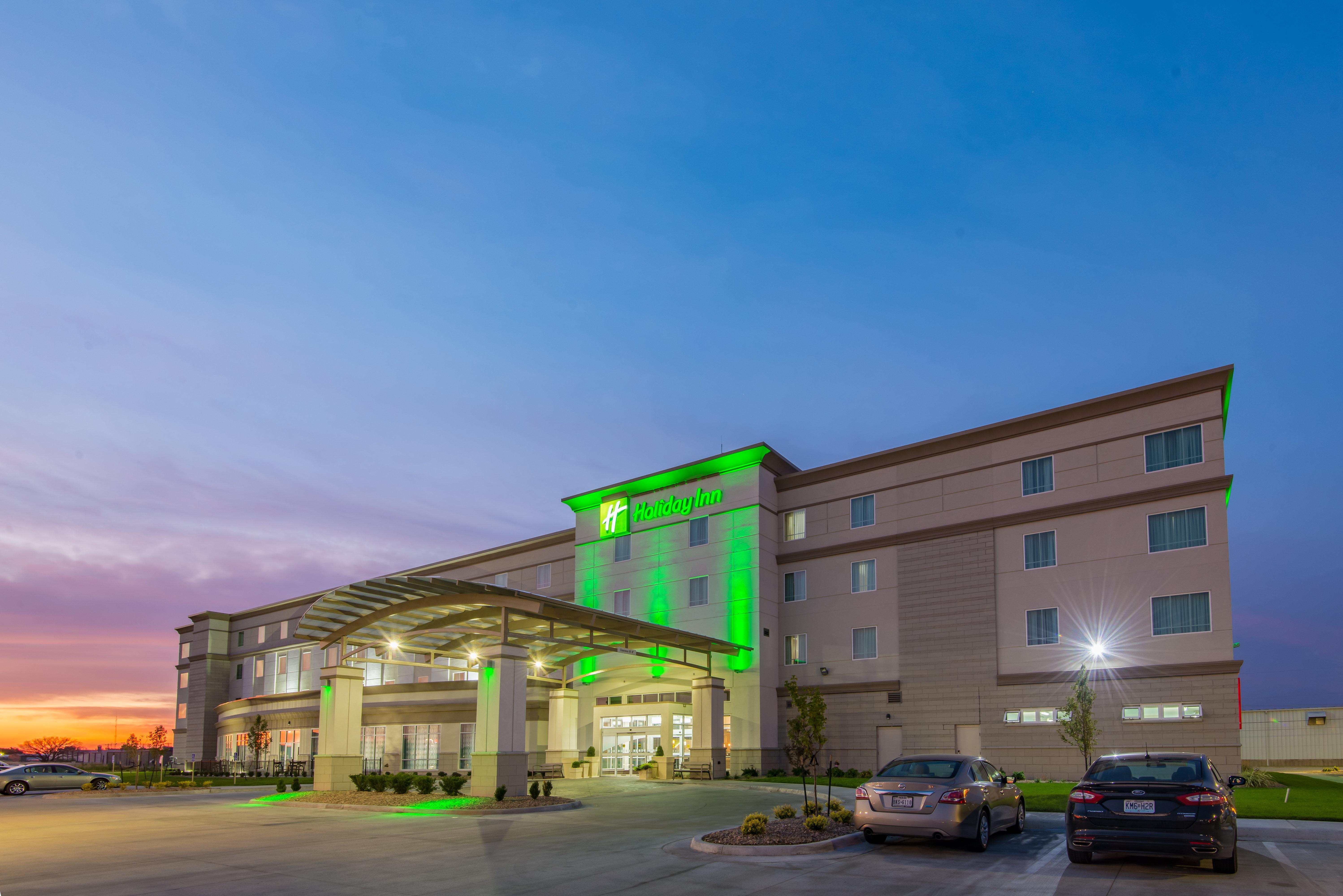 Holiday Inn Salina By Ihg Екстериор снимка