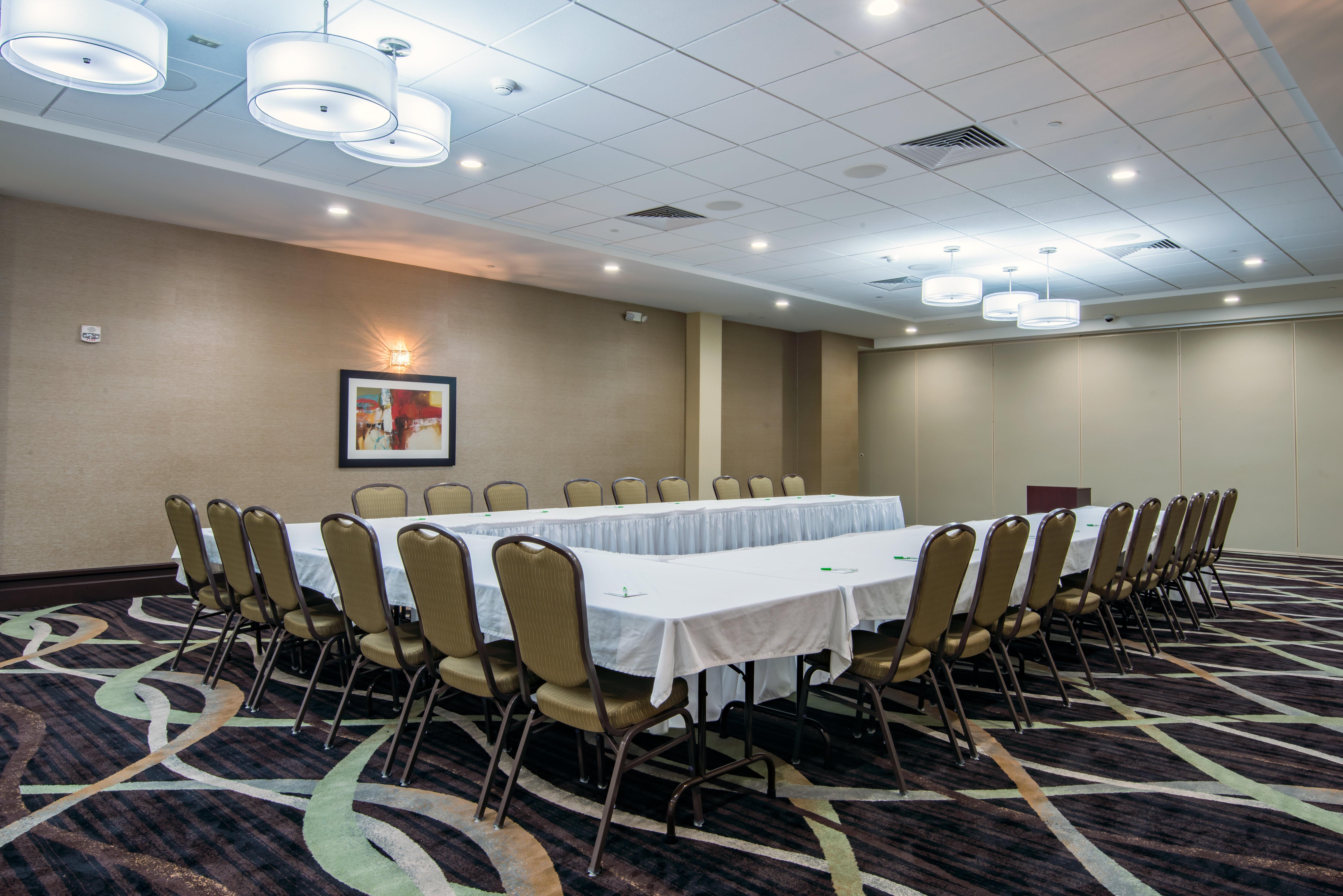 Holiday Inn Salina By Ihg Екстериор снимка