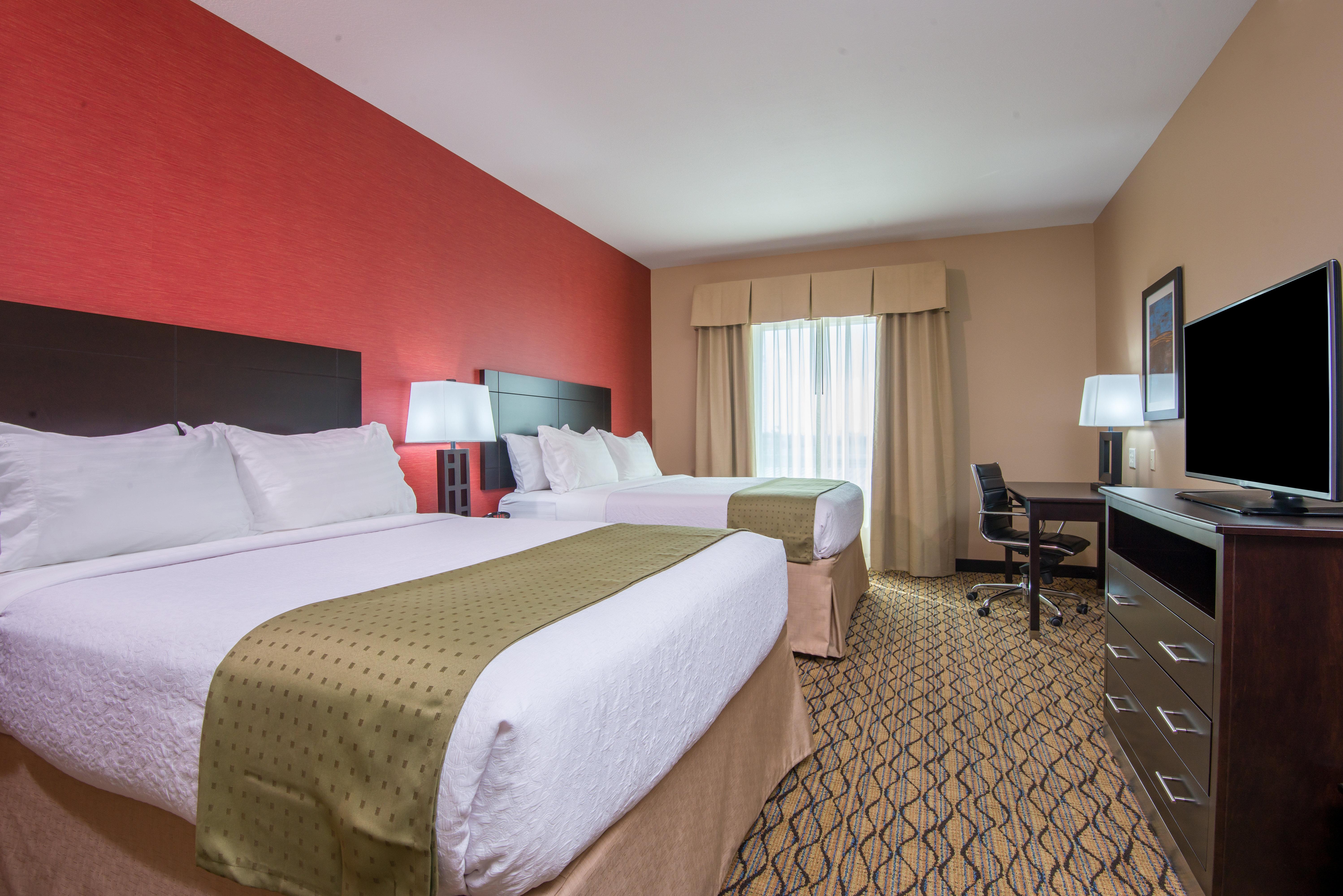 Holiday Inn Salina By Ihg Екстериор снимка