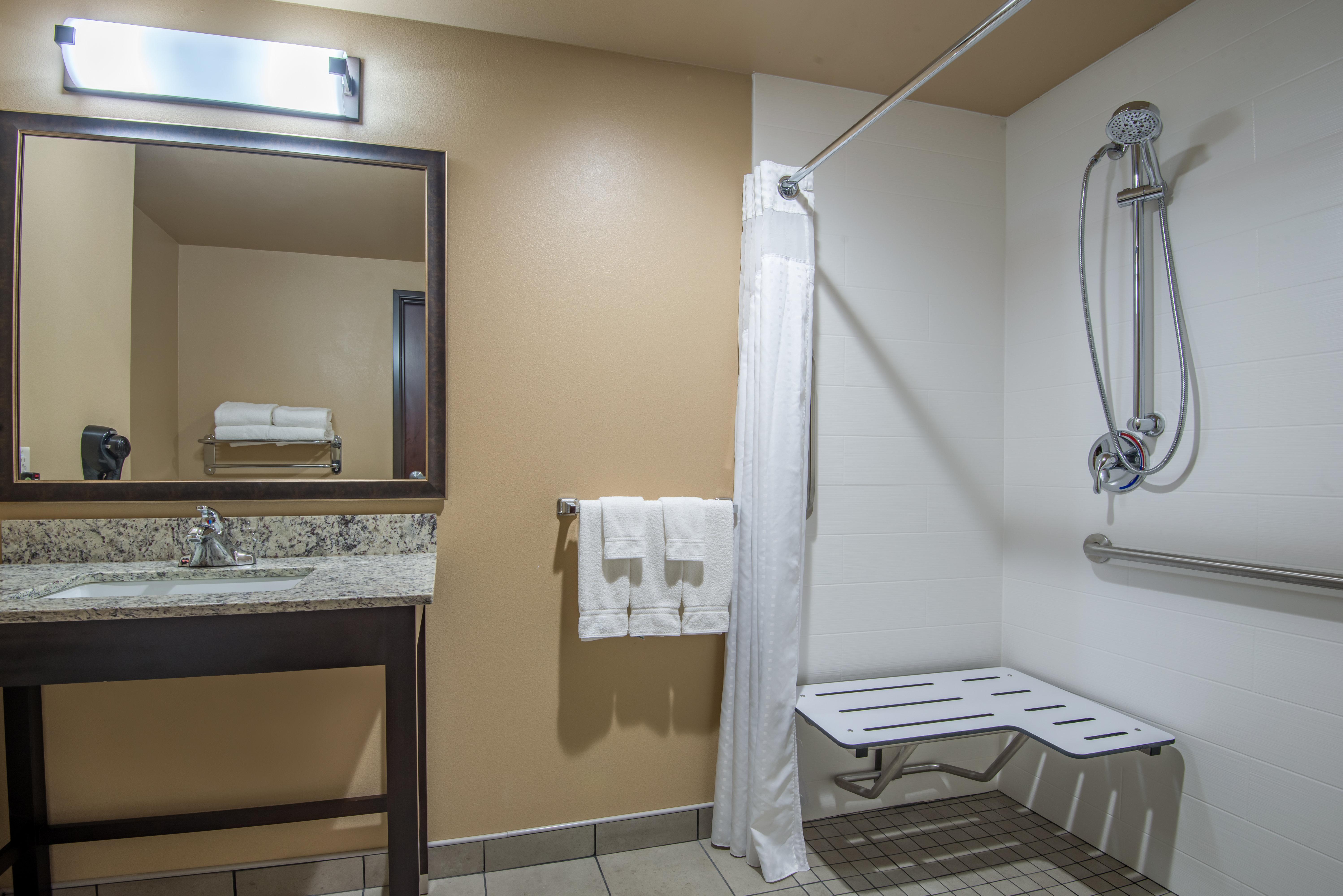 Holiday Inn Salina By Ihg Екстериор снимка