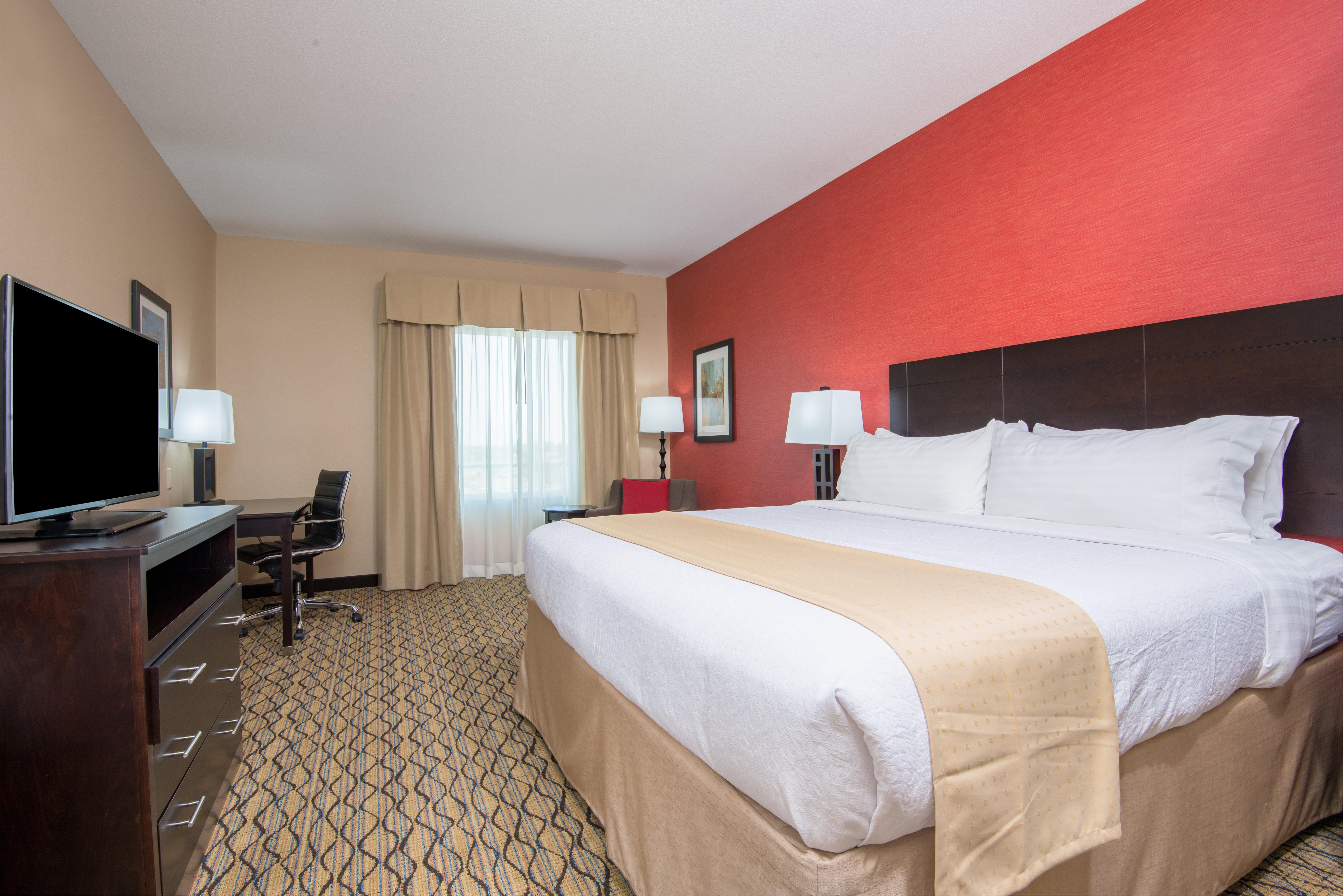 Holiday Inn Salina By Ihg Екстериор снимка