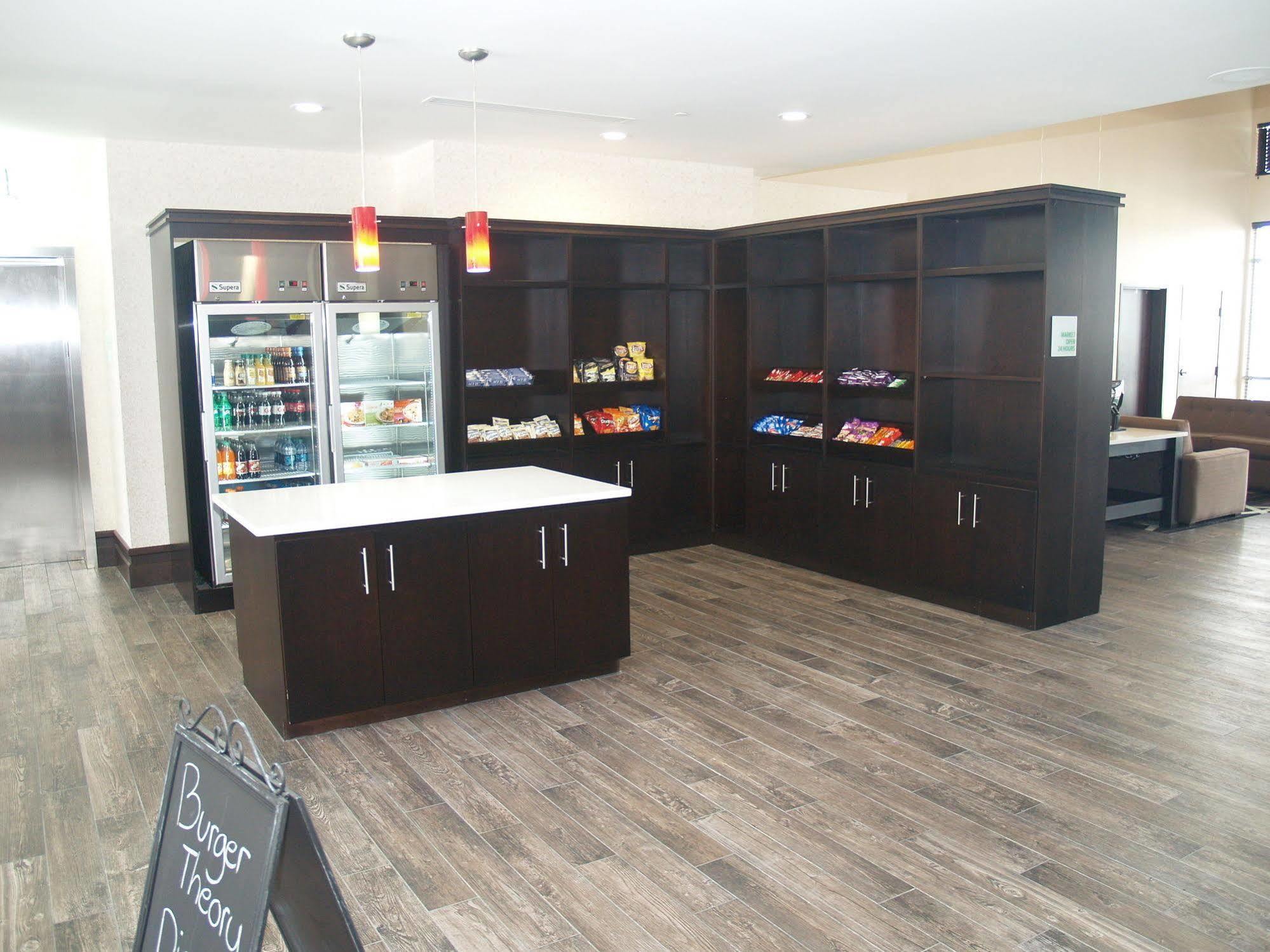 Holiday Inn Salina By Ihg Екстериор снимка
