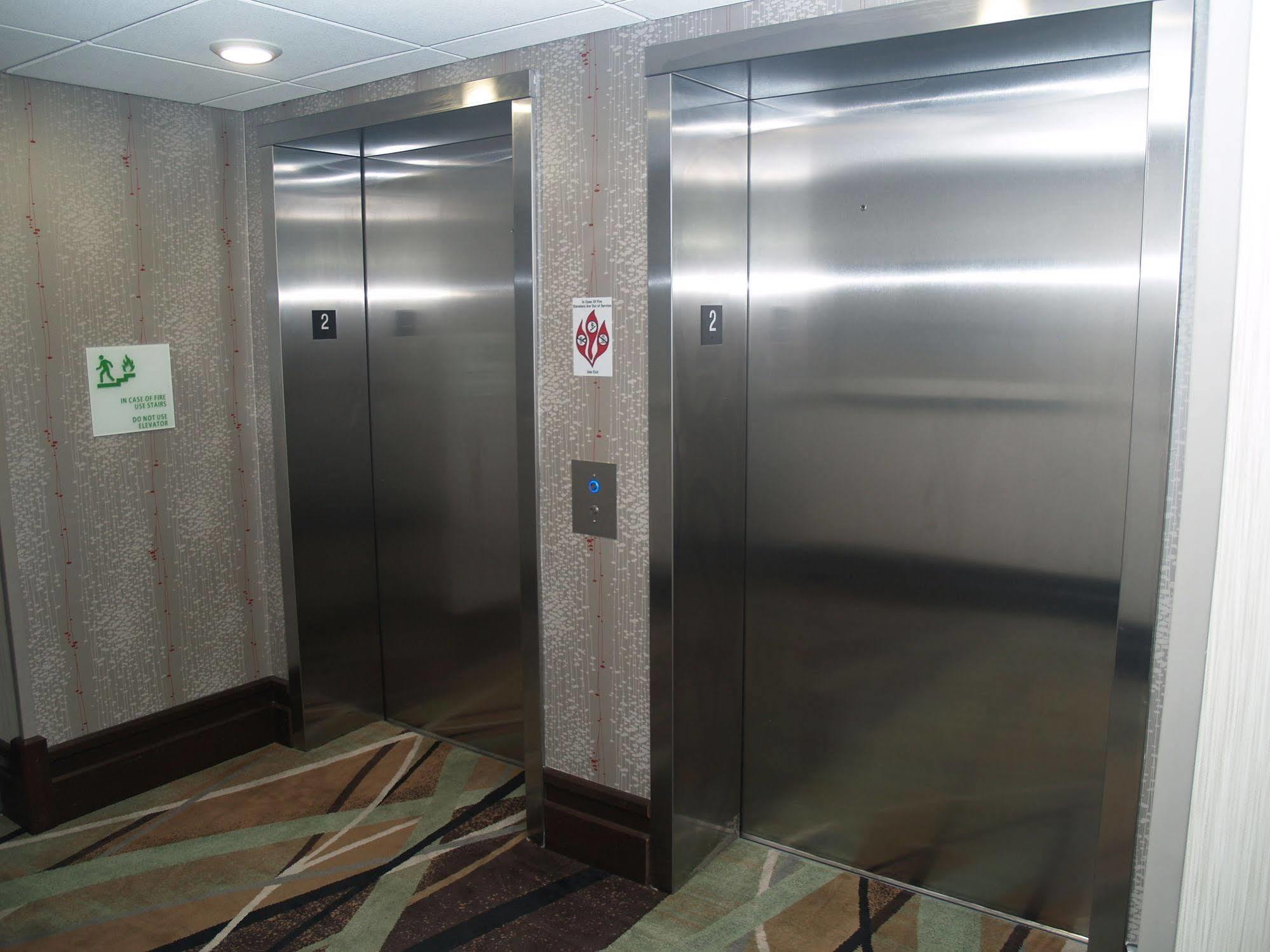 Holiday Inn Salina By Ihg Екстериор снимка